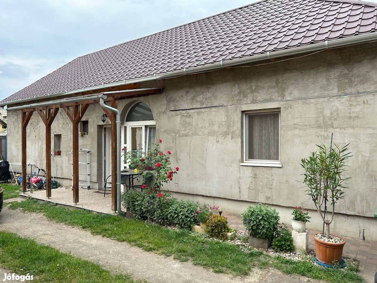 Eladó családi ház Rákoskeresztúr központjában! 17. Kerület