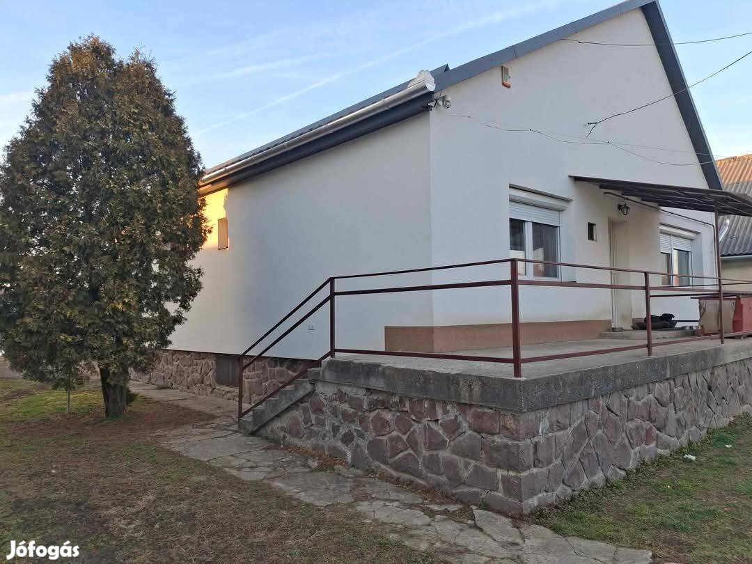 Eladó családi ház Recsken