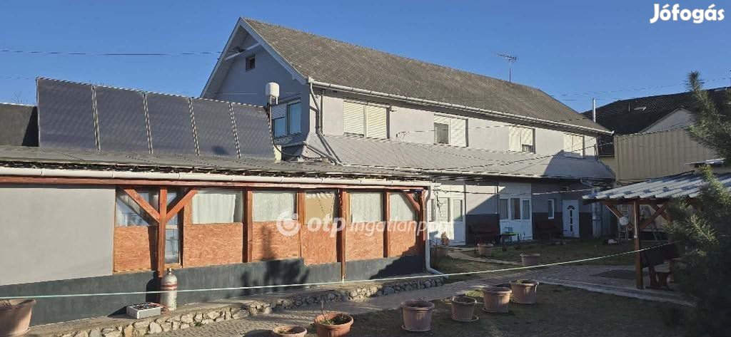 Eladó családi ház, Mikepércsen munkásszálló!