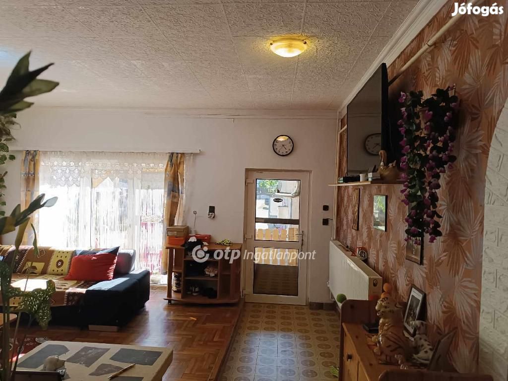 Eladó családi ház, Újfehértó egyik főútján