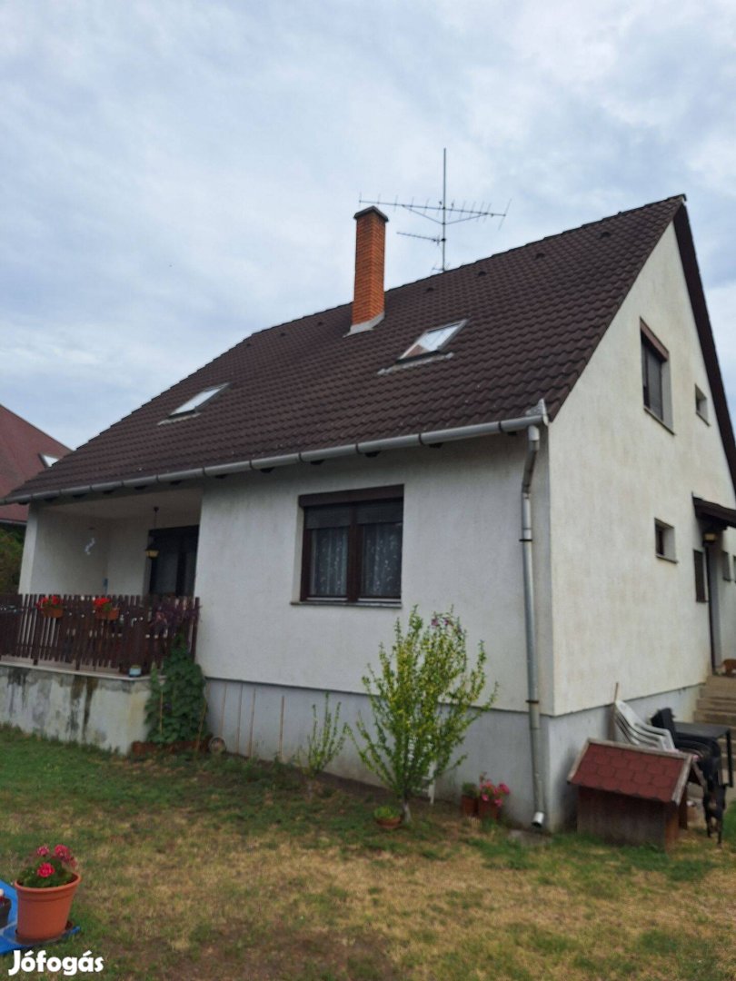 Eladó családi ház, Veszprém , 186m2, telek 1080m2, 5szoba