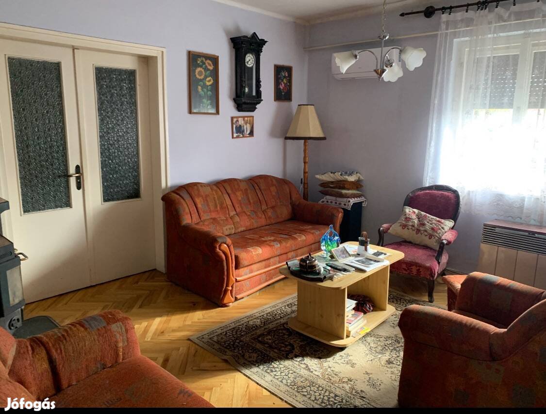 Eladó családi ház, kertes ház