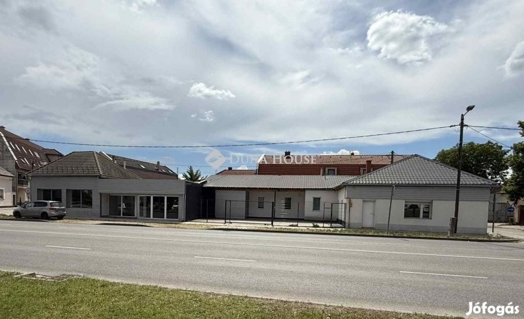 Eladó családi ház, üzlethelyiségekkel Kecskemét,Kuruc körút