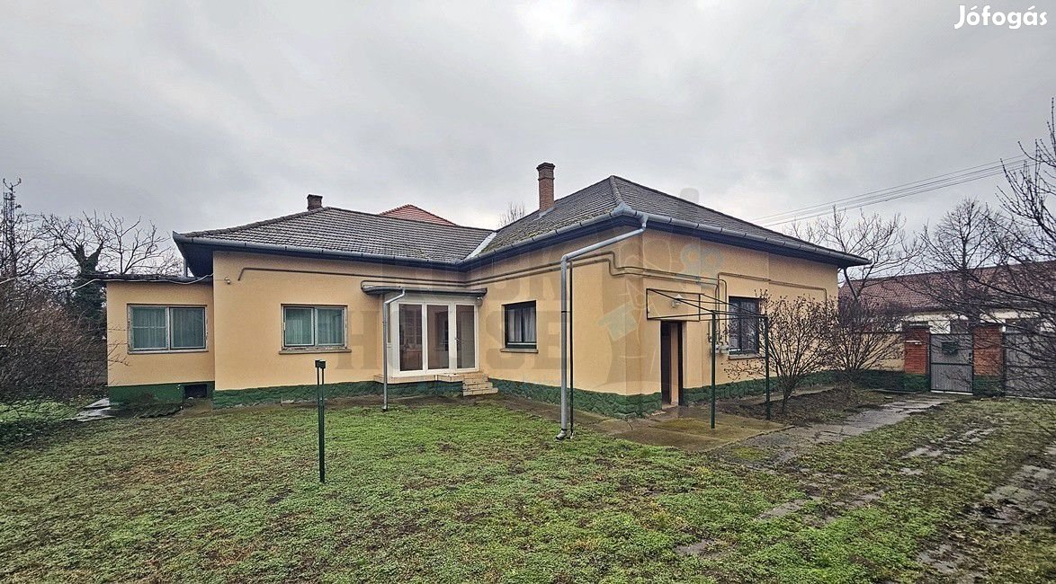 Eladó családi ház garázzsal együtt Mezőkovácsháza belvárosi