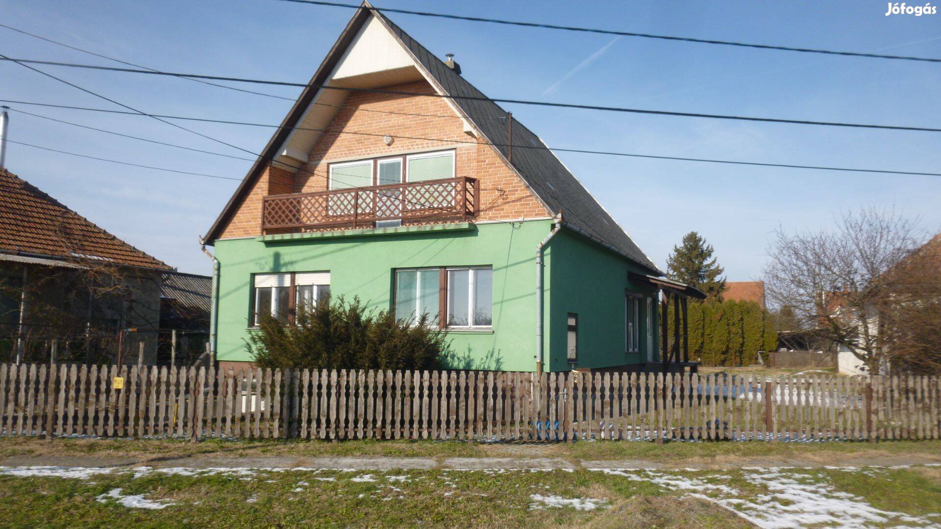 Eladó családi ház jó adottságokkal Kalocsa frekventált helyén