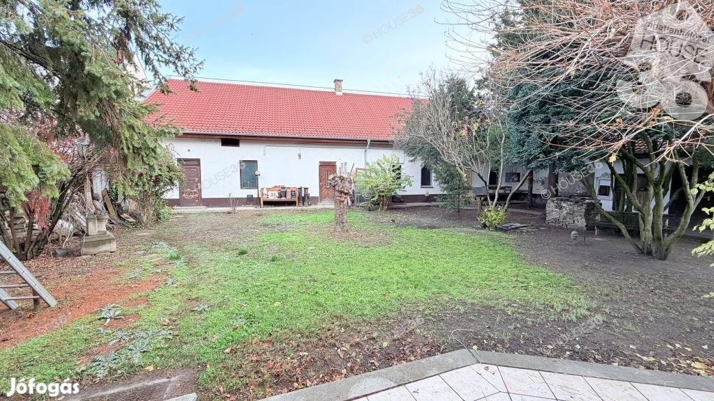 Eladó családi ház saját udvarral Kecskemét belvárosában!