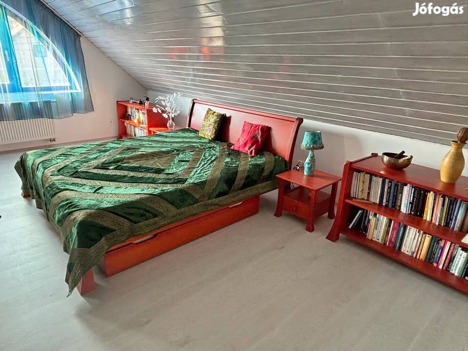 Eladó cseresznye színre pácolt bükkfa ágy és hálószoba