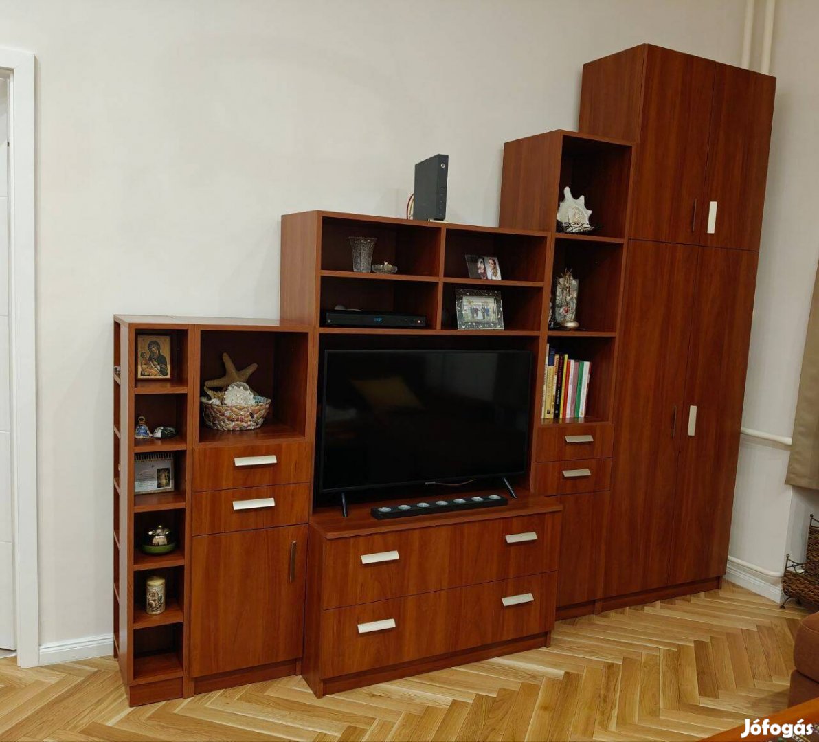 Eladó cseresznye színű nappali szekrénysor