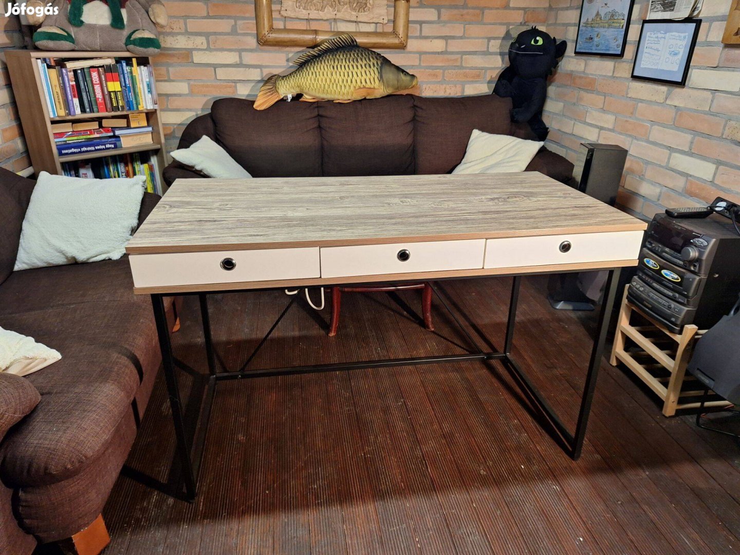 Eladó design iróasztal