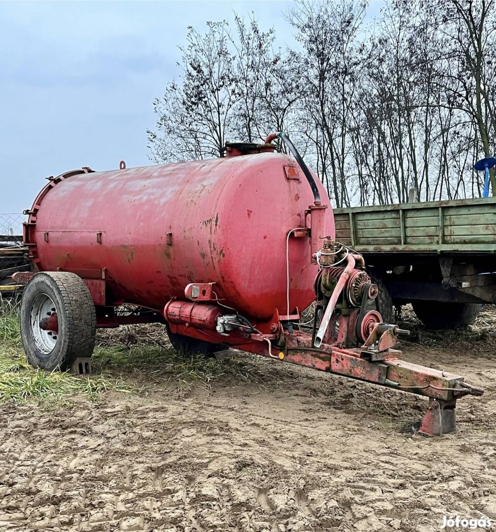 Eladó detk-115 szippantó pótkocsi traktor mtz 