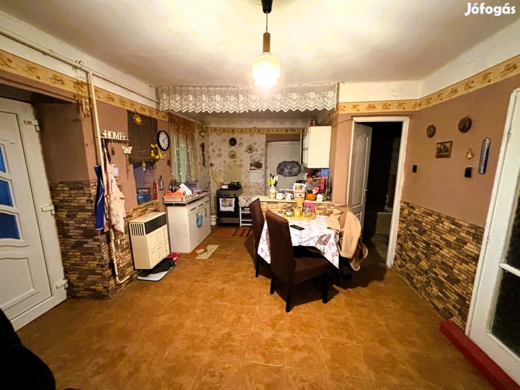 Eladó domoszlói családiház