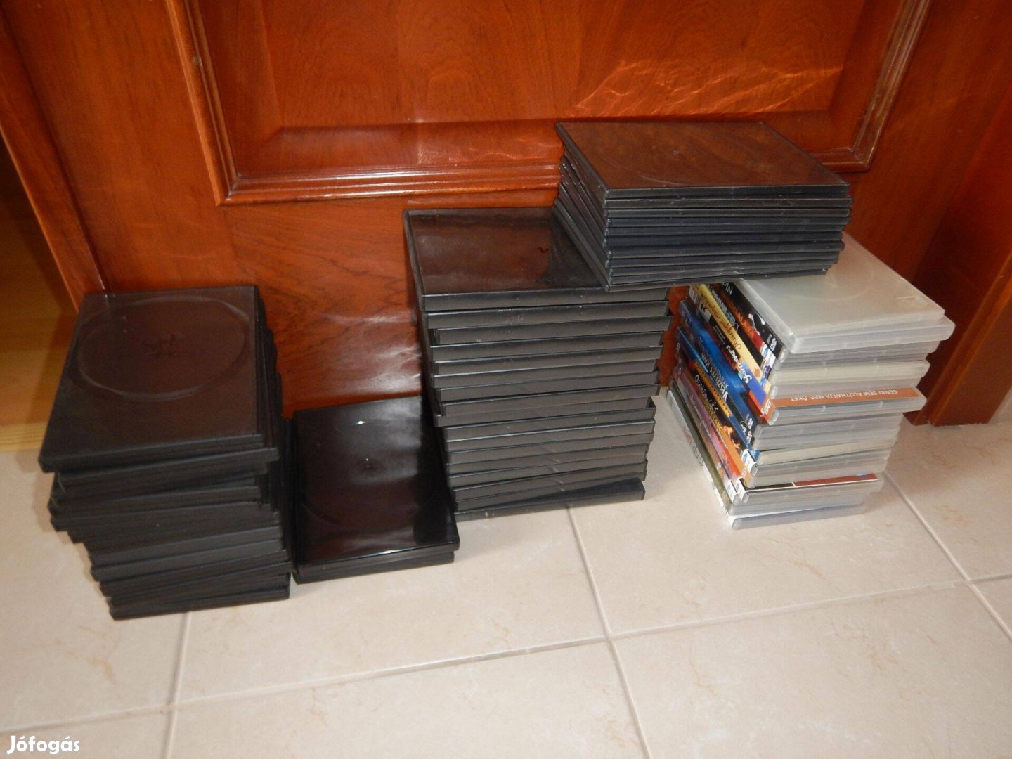 Eladó dvd tokok különvféle 1-6 dvd számára, 60-70 db