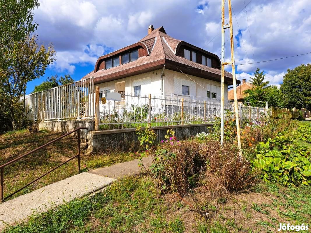 Eladó ecsédi családiház