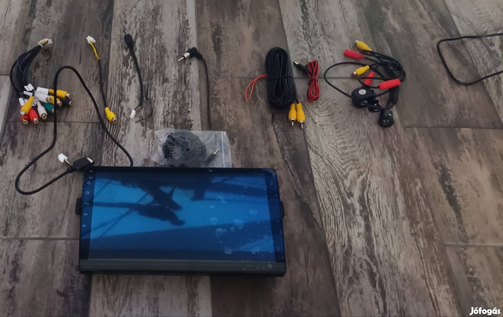 Eladó egy 10.1 inch-és Android új fejegység 