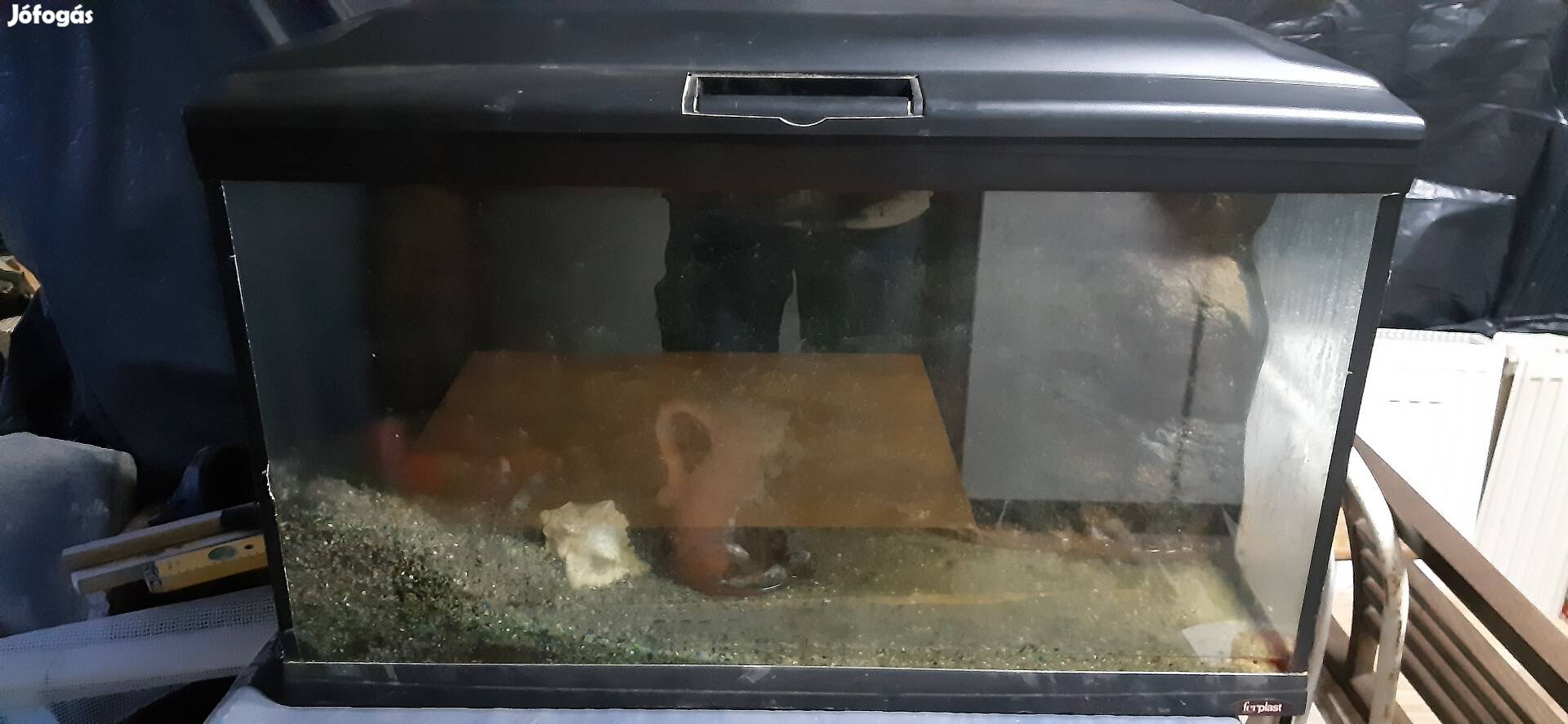 Eladó egy 120 l akvárium vílagitassal  szűrővel  
