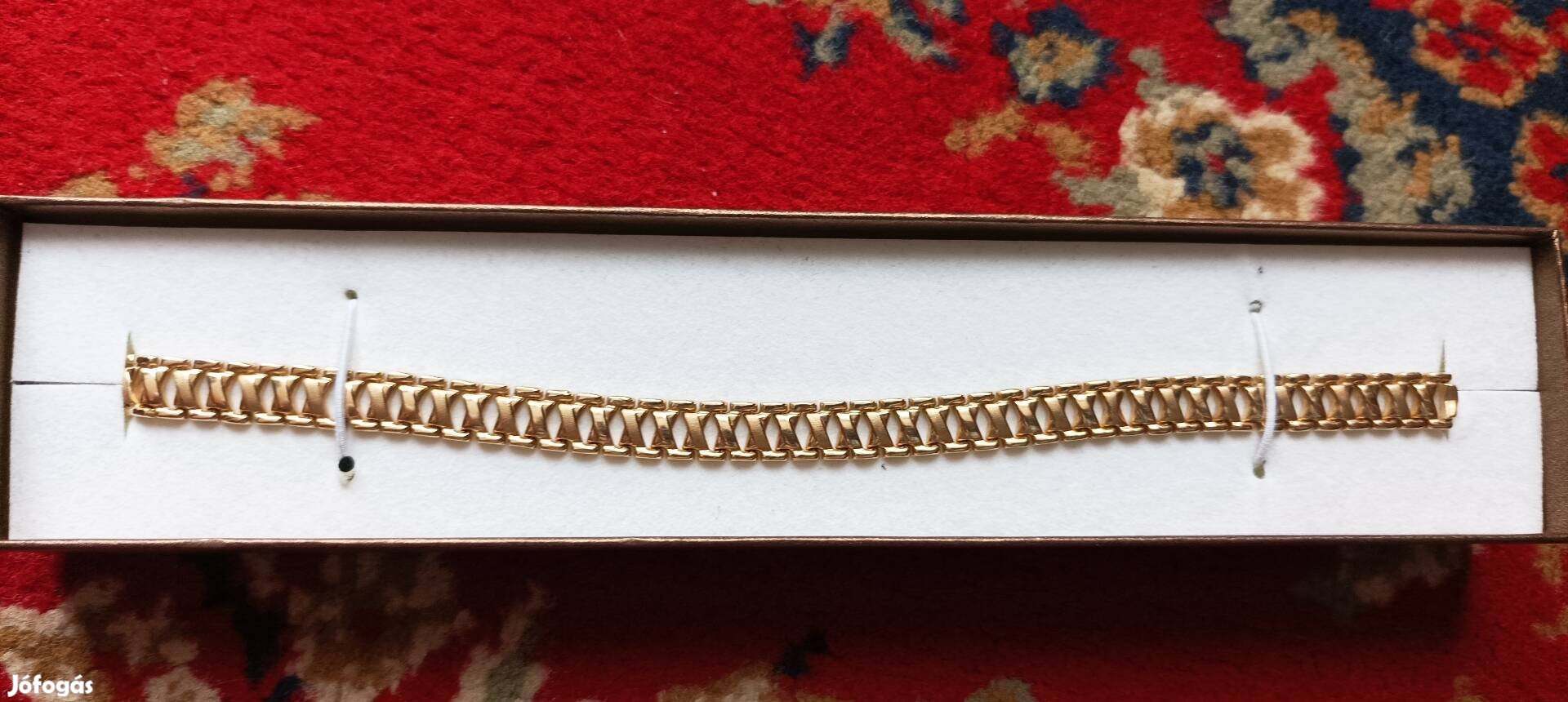 Eladó egy 14 karátos aranyból készült női nyakék!