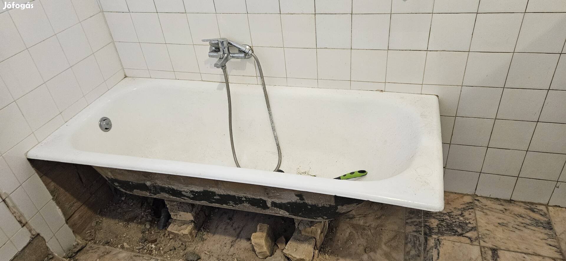 Eladó egy 160cm-es öntöttvas kád Pécsen