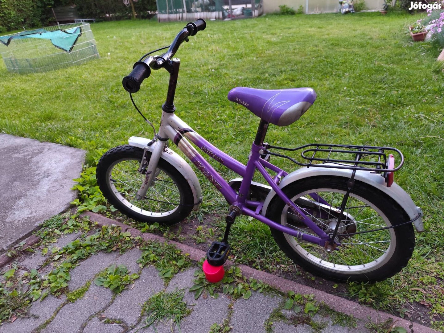 Eladó egy 16"-os gyermek kerékpár 