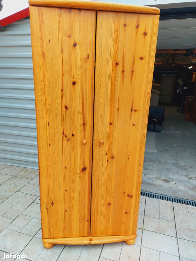 Eladó egy 2 ajtós , akasztós és polcos Claudia Fenyő