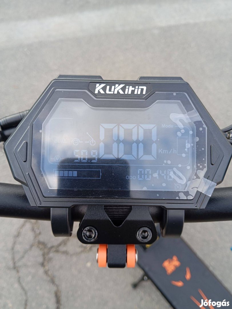 Eladó egy 2 hónapja vásárolt Kukirin G2 Master roller!