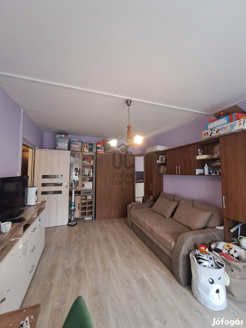 Eladó egy 35 nm-es felújított, alacsony rezsijű lakás