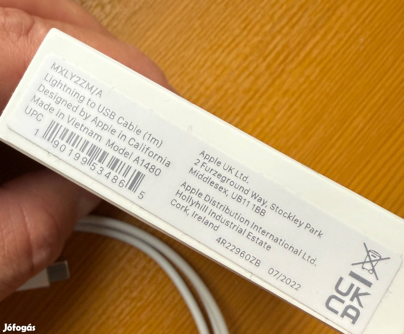 Eladó egy 3 hónapos, eredeti Apple Lightning-USB kábel!