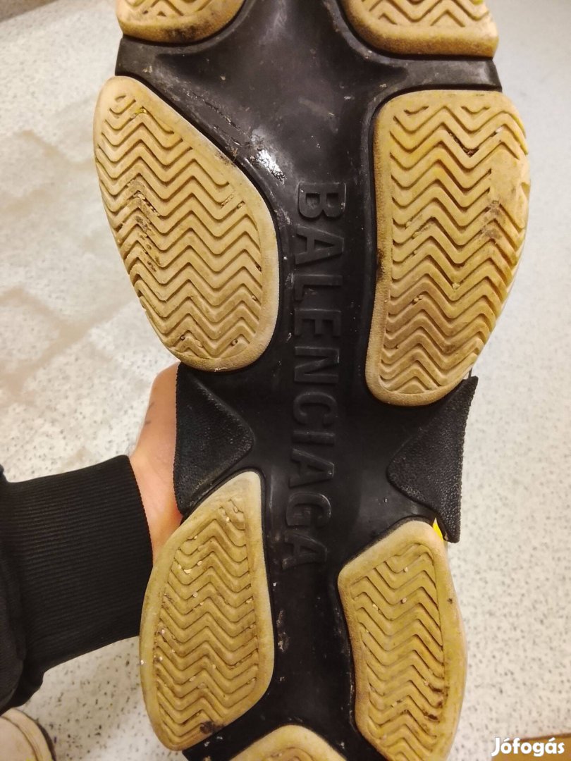 Eladó egy Eredeti Balenciaga cipő!