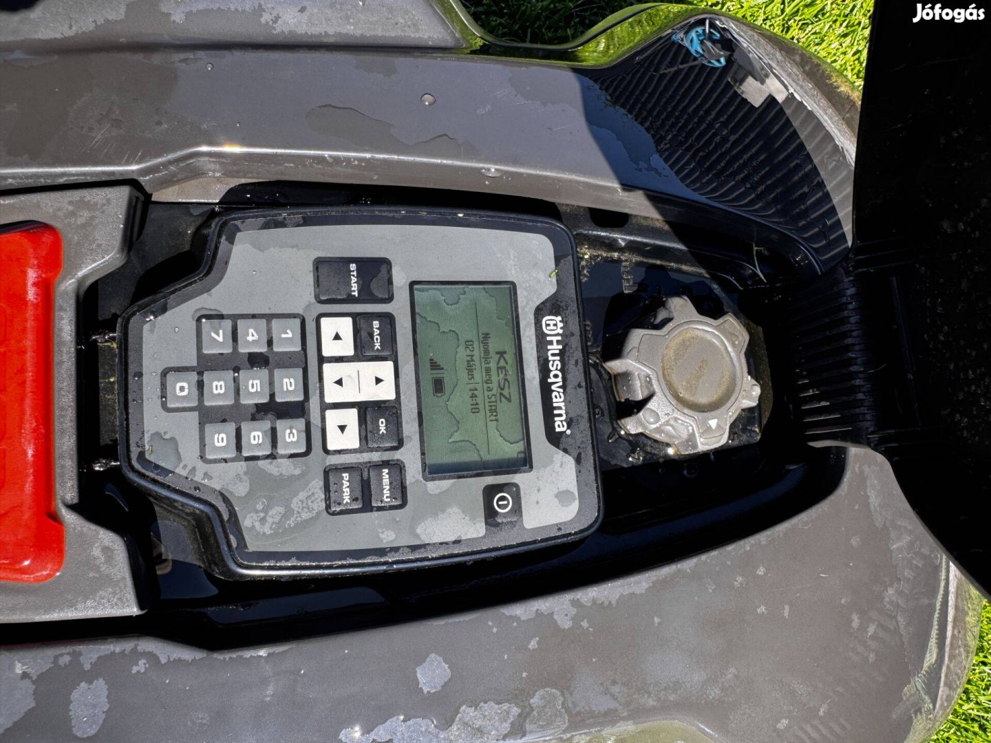 Eladó egy Husqvarna Automower 305 új akksival