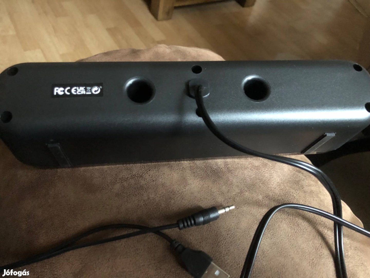 Eladó egy Kompakt USB-vel Működő Mini Hangszóró Asztali és