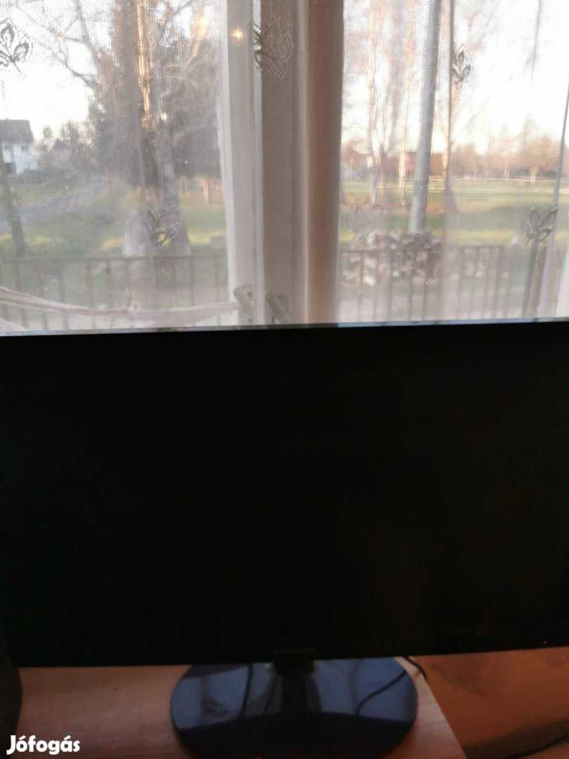 Eladó egy LG 82cm monitor tv számítógép szett 