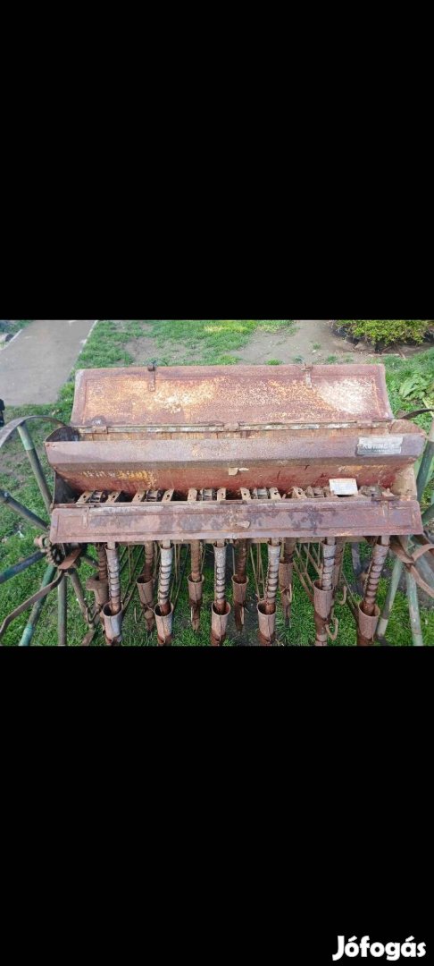 Eladó egy Működő képes Kühne lovasvetögép 