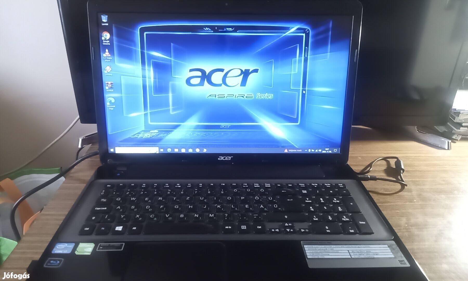 Eladó egy Nagy 17.3" Acer Travelmate P273-MG tipusú i7 laptop