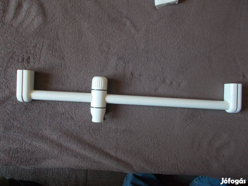 Eladó egy Olasz zuhanyfejtartó rúddal, fehér