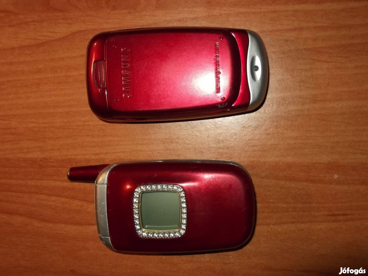 Eladó egy Samsung Sgh T- 500 vintage mobiltelefon,dokkoló, +2 jó akksi