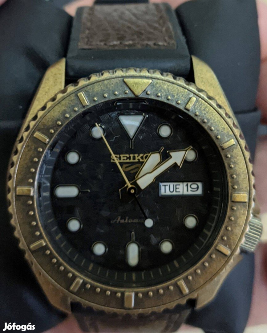 Eladó egy Seiko 5 Sports Srpe80K1 automata