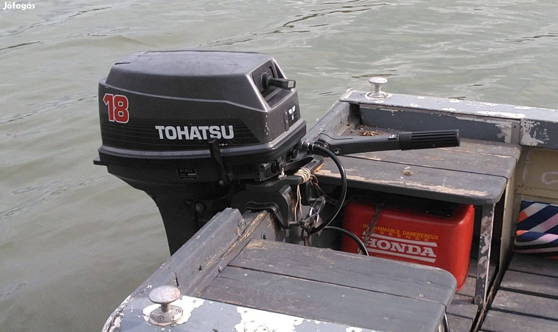 Eladó egy Tohatsu 18 lóerős kétütem rövidcsizmás csónakmotor