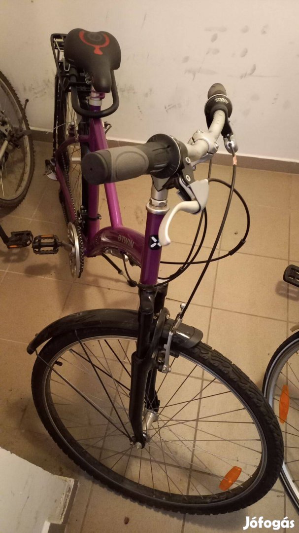 Eladó egy alig használt B-Twin női bicikli