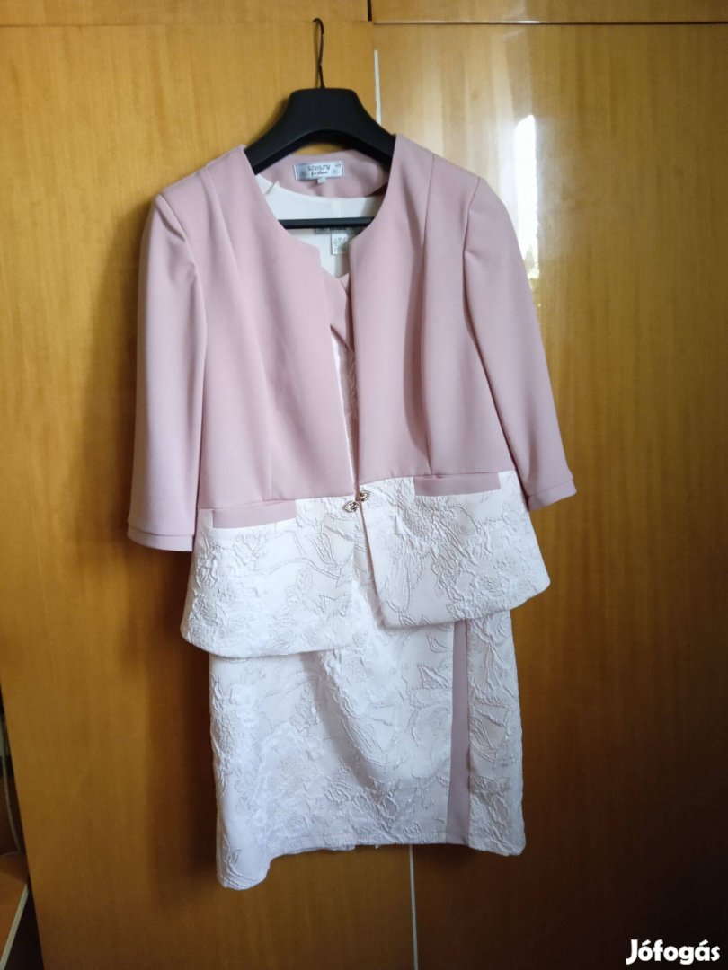 Eladó egy alkalmi ruha