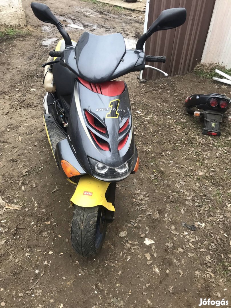 Eladó egy aprilia sr ditech alkatrésznek 