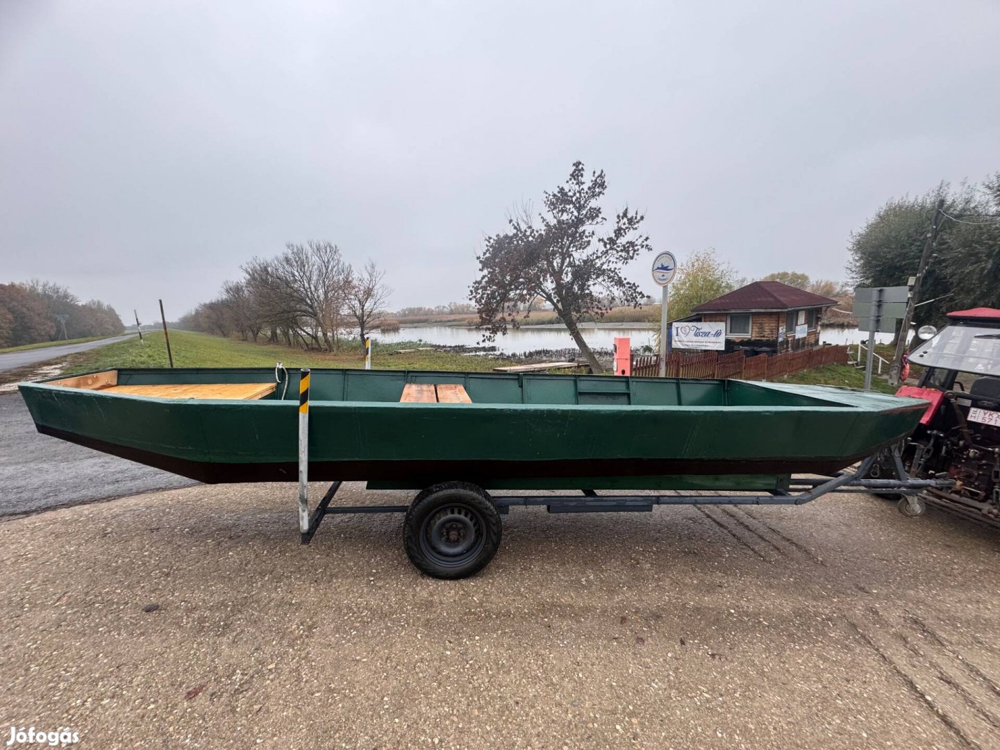 Eladó egy brutál erős, frissen felújított vas csónak motorrall!