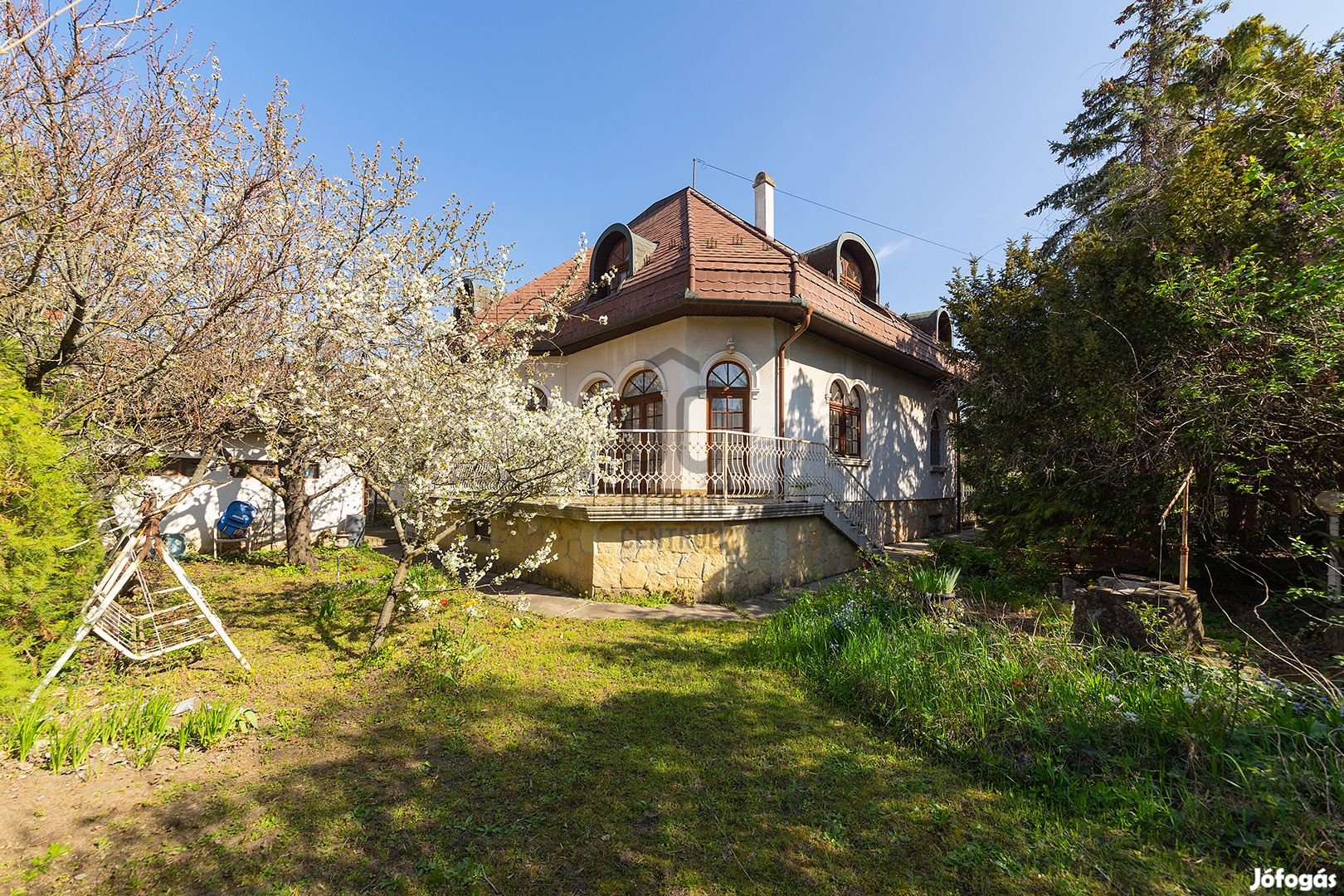 Eladó egy díjnyertes, különleges villa Mátyásföld egyik legszebb részé