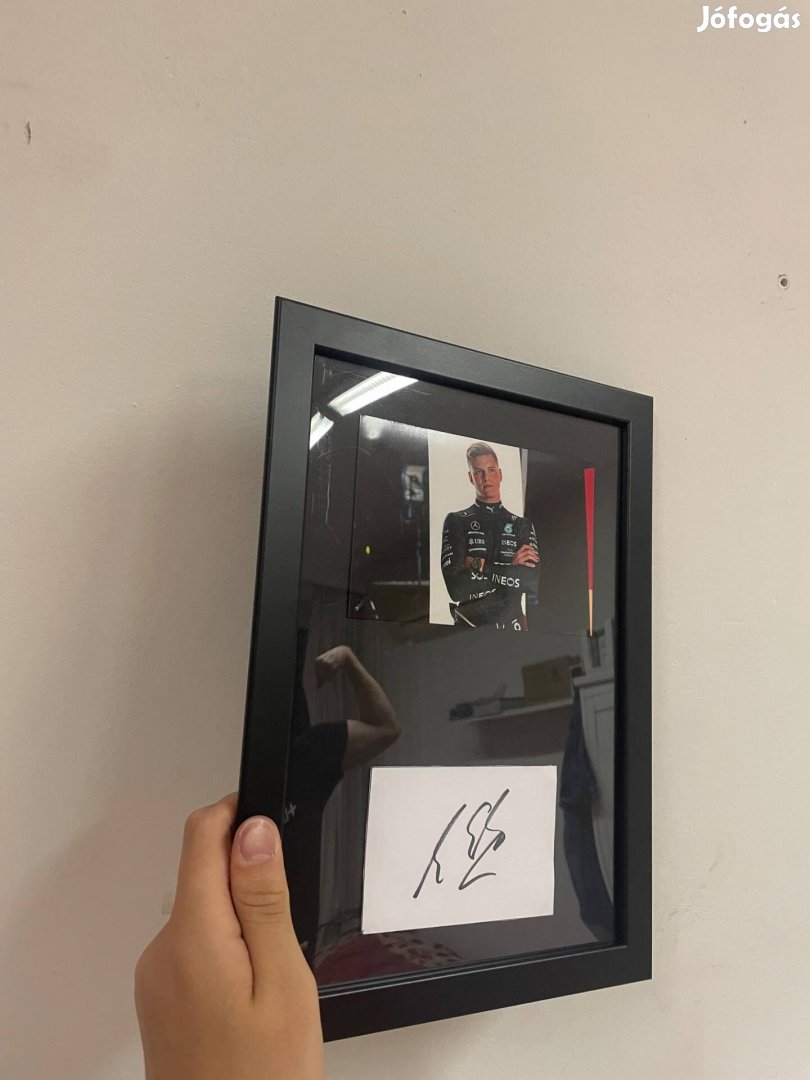 Eladó egy eredeti Mick Schumacher aláírás