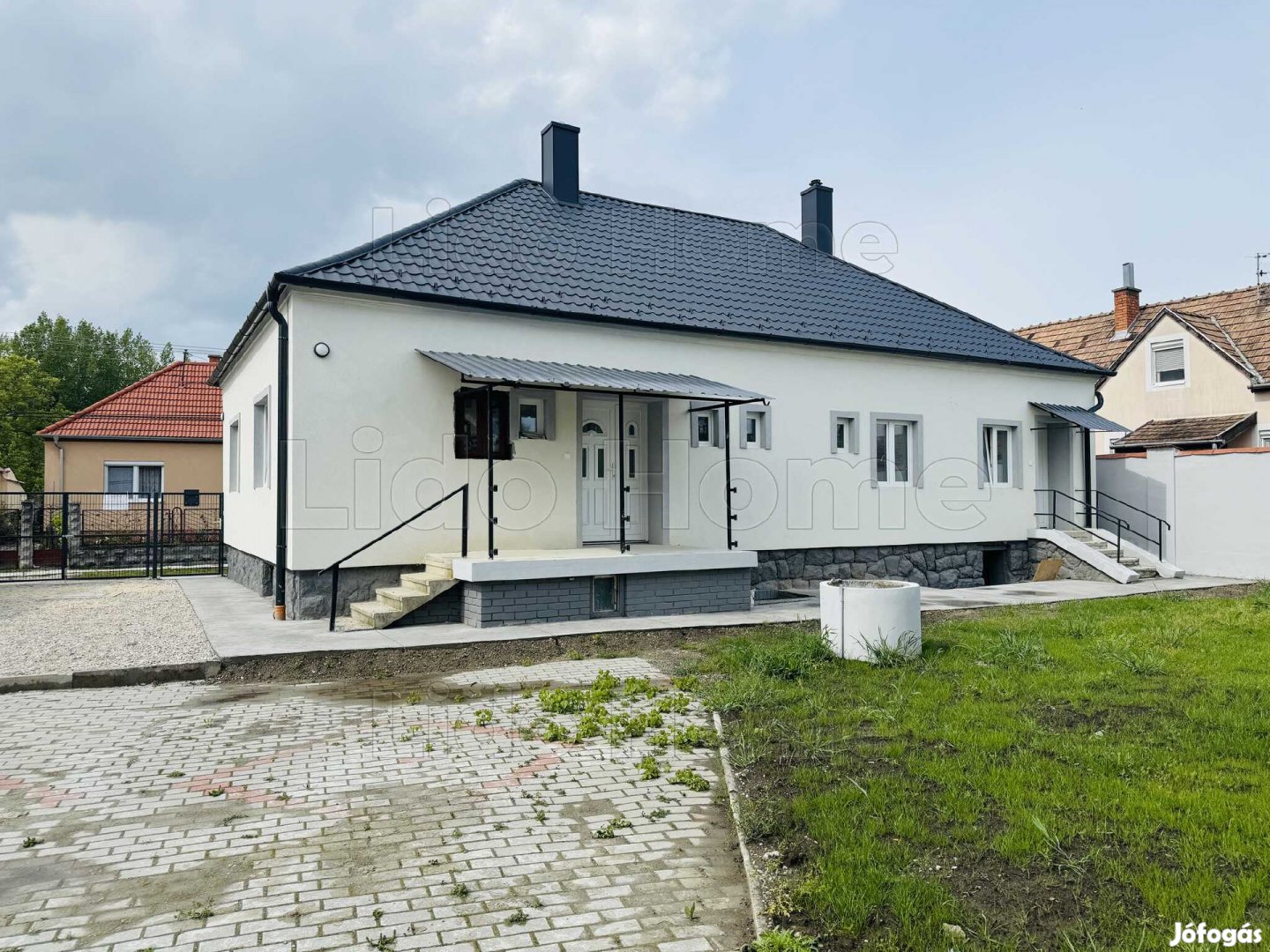 Eladó egy felújított lakás/házrész Győrzámolyon!