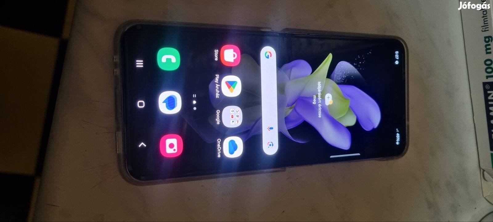 Eladó egy galaxy z flip4 készülék