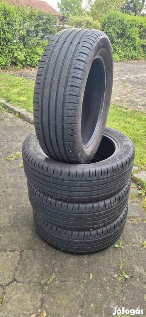 Eladó egy garnitúra Continental 215/55 R17 nyárigumik.