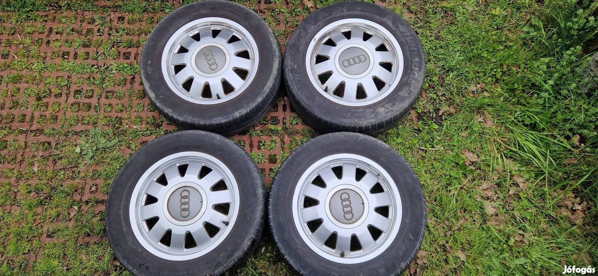 Eladó egy garnitúra gyári Audi 