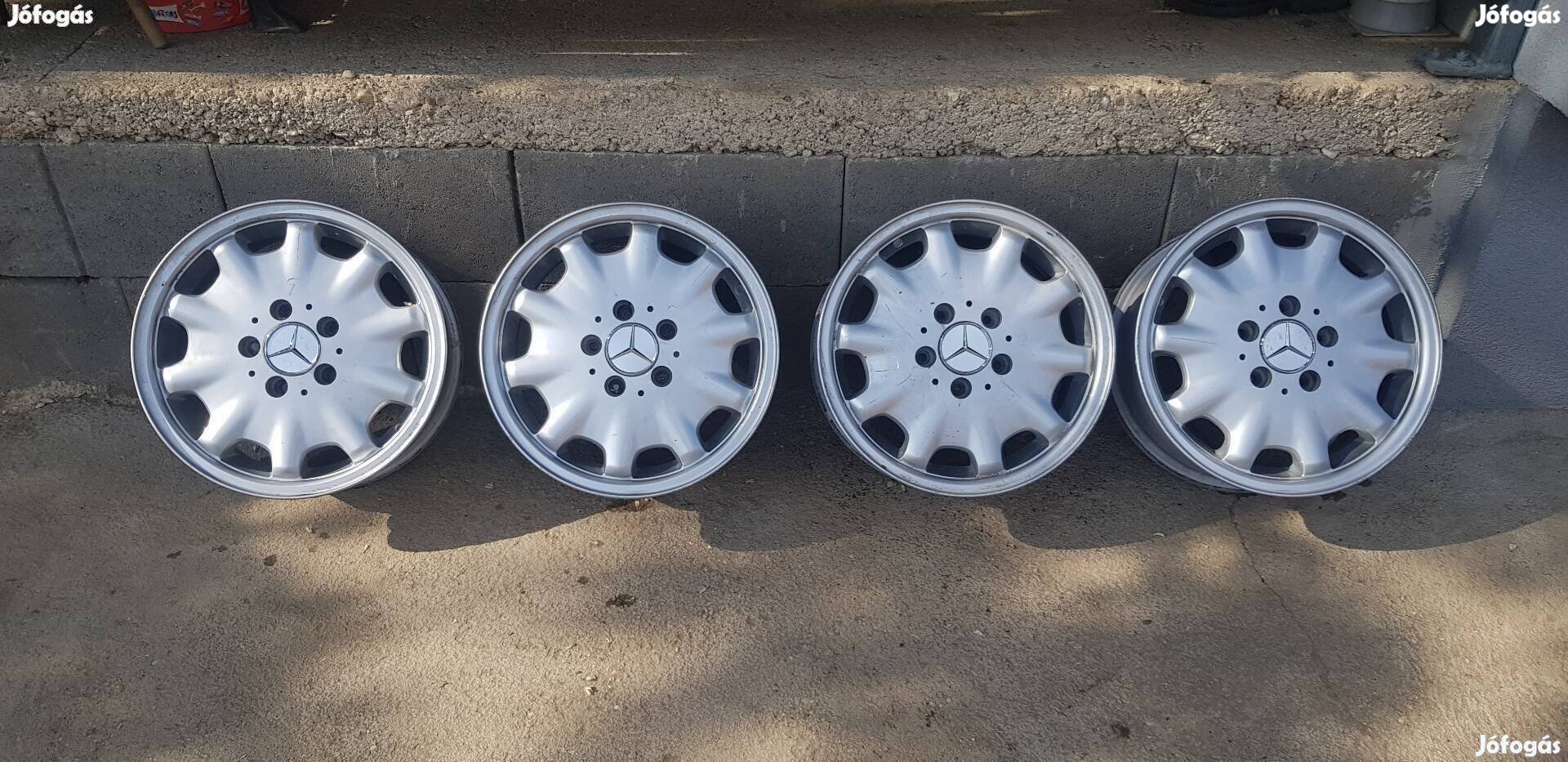 Eladó egy használt 5x112 15" gyári Mercedes alufelni garnitúra