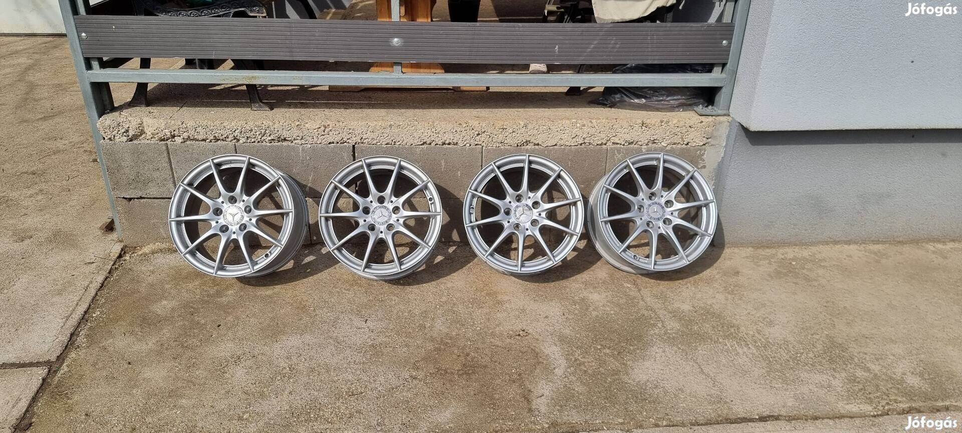 Eladó egy használt 5x112 16" gyári W204 Mercedes alufelni garnitúra