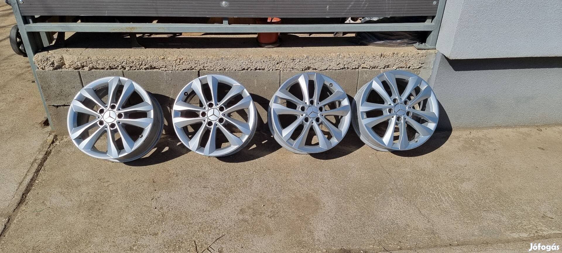 Eladó egy használt 5x112 17" gyári Mercedes alufelni garnitúra