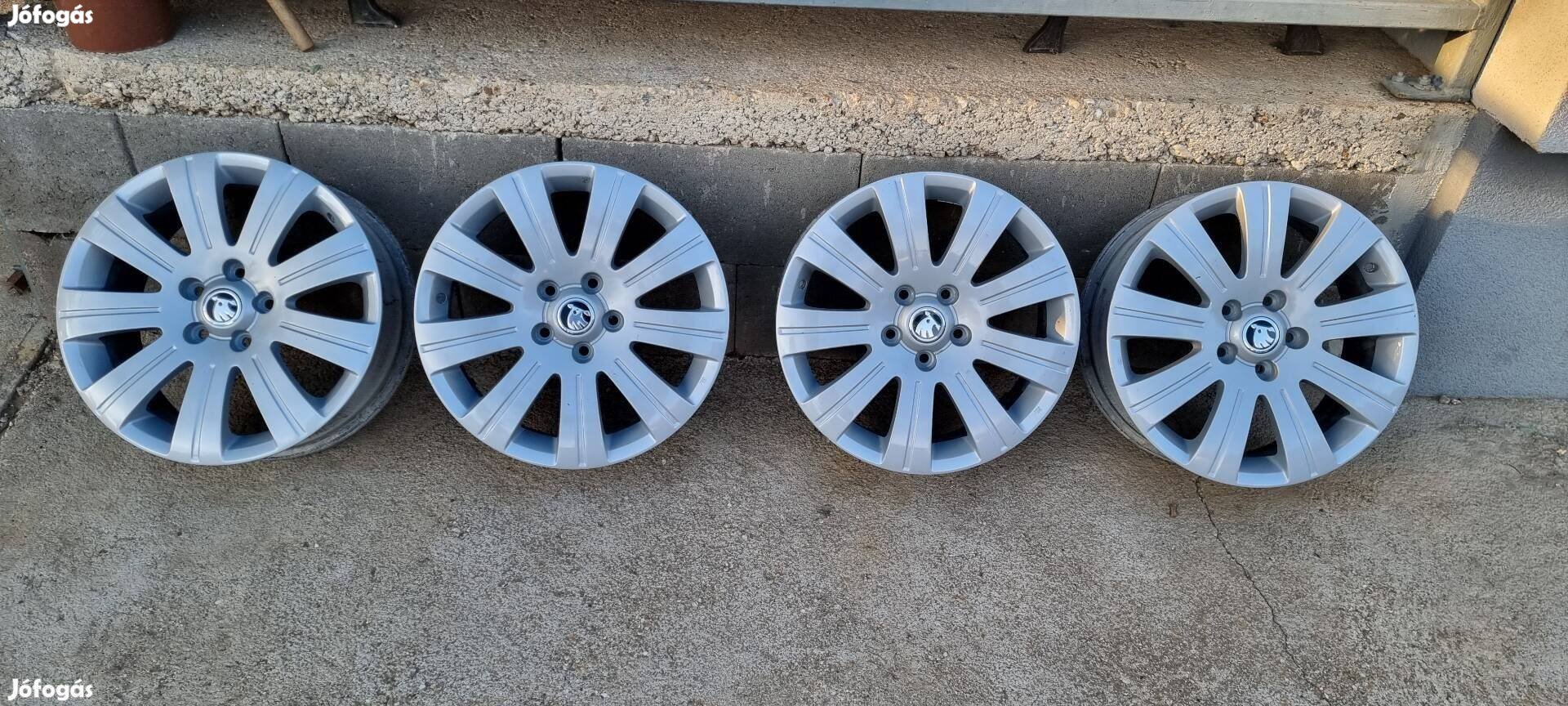 Eladó egy használt 5x112 17" gyári Skoda alufelni garnitúra